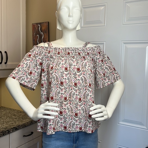 Cute off the shoulder top - Picture 4 of 4